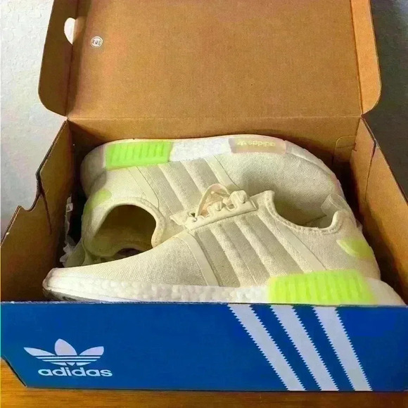 New Adidas Cream White / Semi Green Spark NMD_R1 SHOES IG8388 Running Size 7.5 - Picture 10 of 15